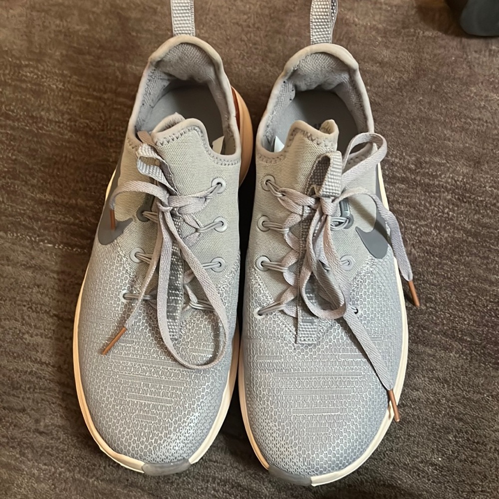 Nike Training barely worn sneakers size 8 grey/silver